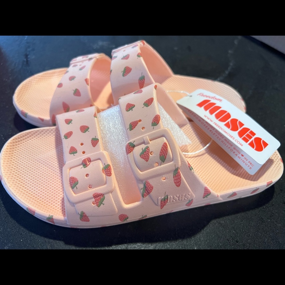 Freedom Moses strawberry print sandals